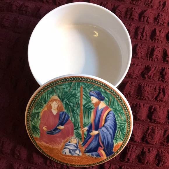 VINTAGE Mikasa Candy Bowl / Trinket Box
HK506/683 NAVIDAD, Excellent Con… - Picture 2 of 5